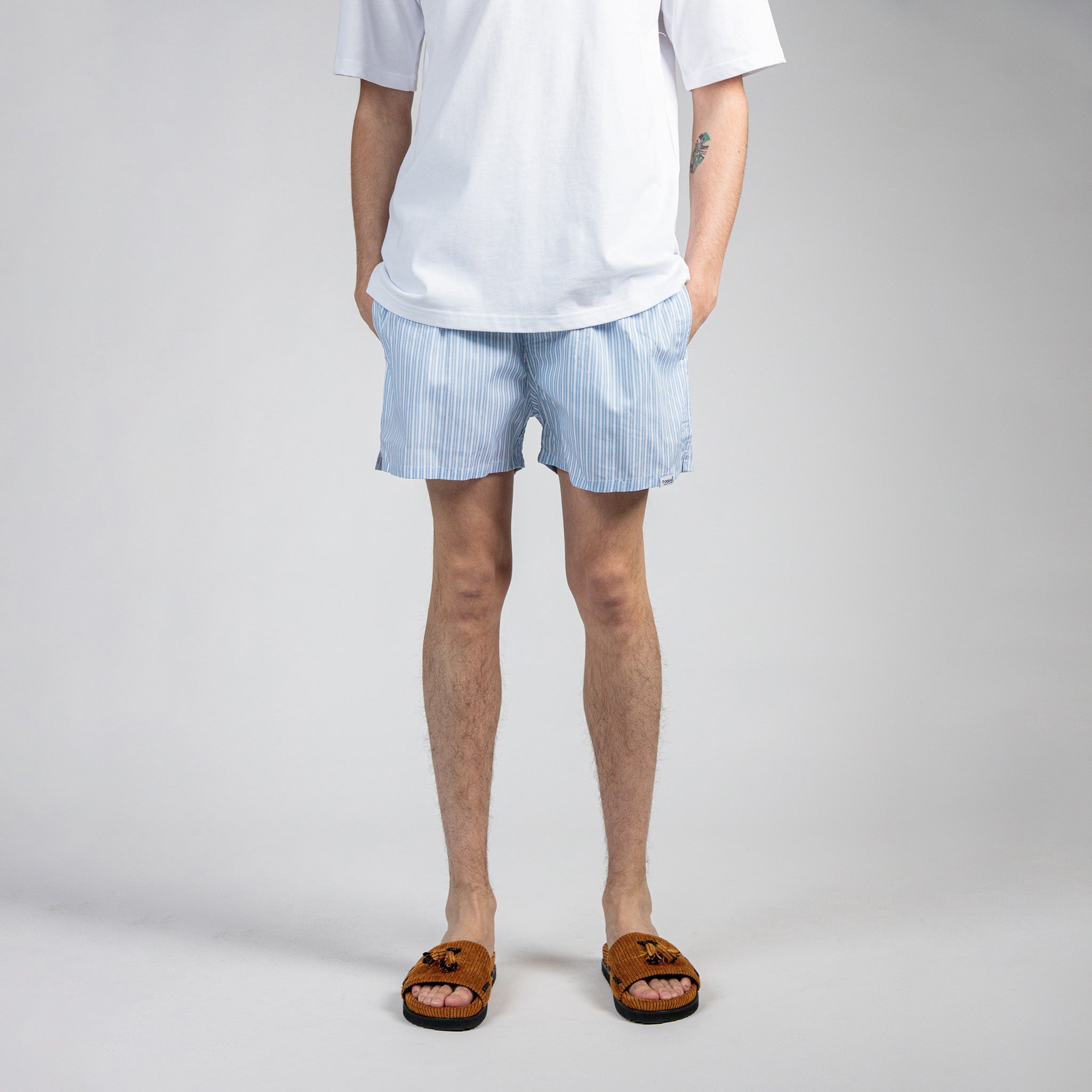 Kyle: 187CM/6'2 wearing size L.