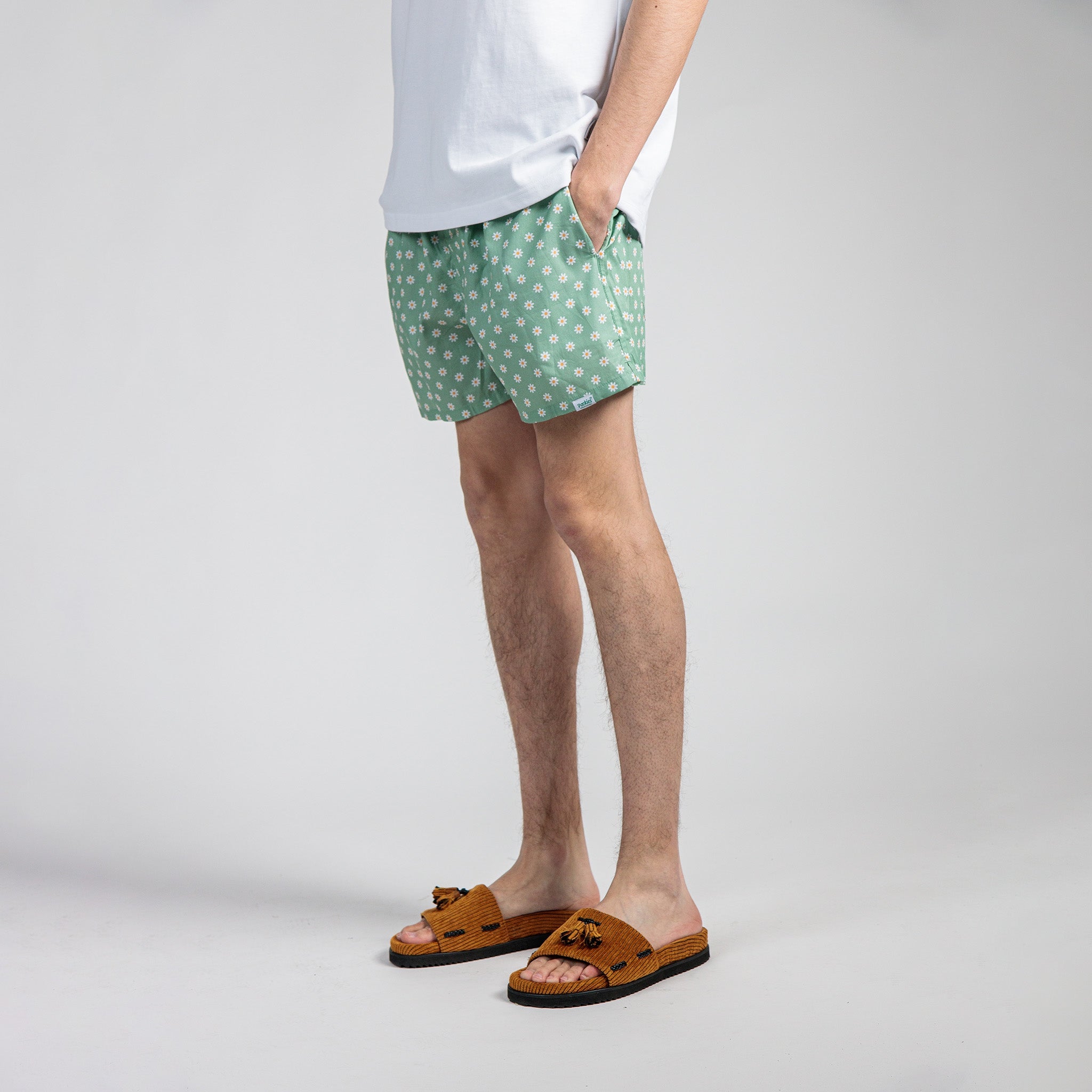 Kyle: 187CM/6'2 wearing size L.