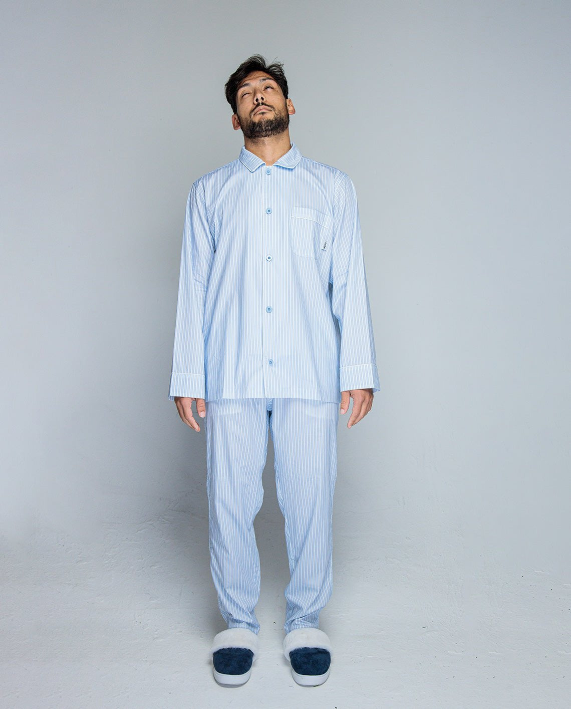 Onkie: 178CM/5'10 wearing size M.