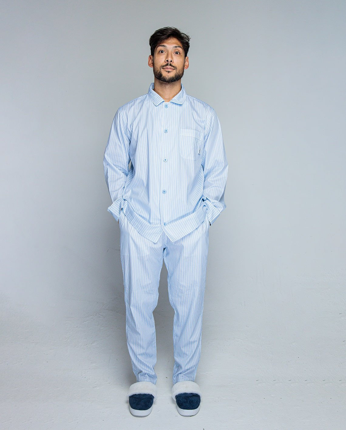 Onkie: 178CM/5'10 wearing size M.